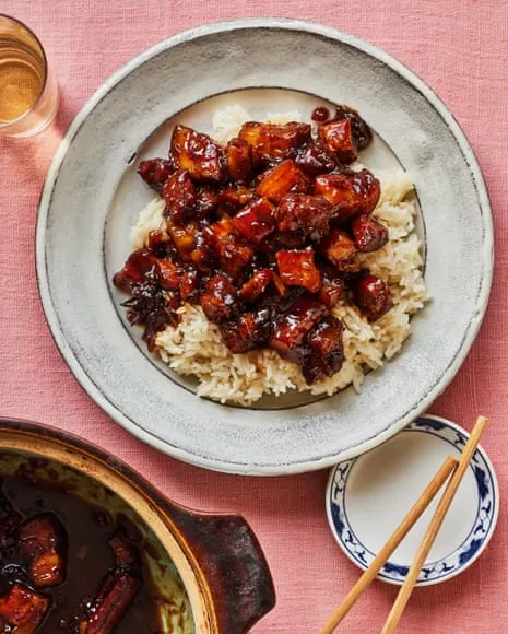A Culinary Expert's Flavorful Creations for Lu Rou Fan and Fried Daikon Cubes