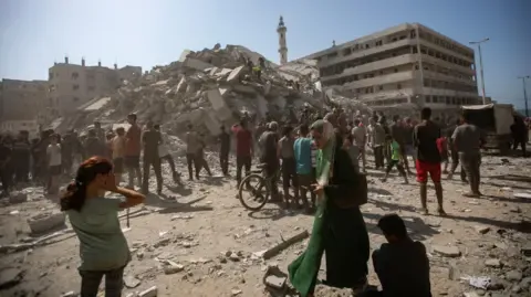 Heightened Aerial Bombardment Unfolds in Gaza