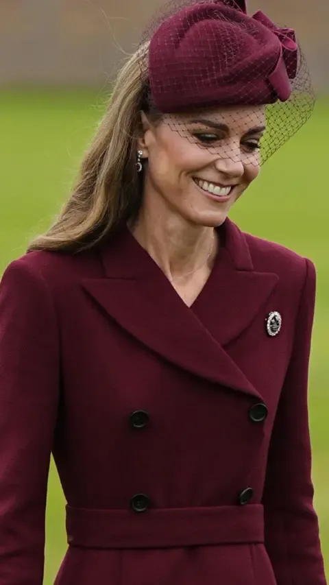 Melania’s Hat, Kate’s Plumed Pin and Other Remarkable Outfits Thus Far